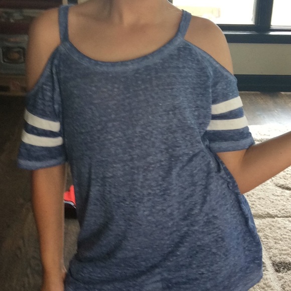 A cute top - Picture 3 of 4